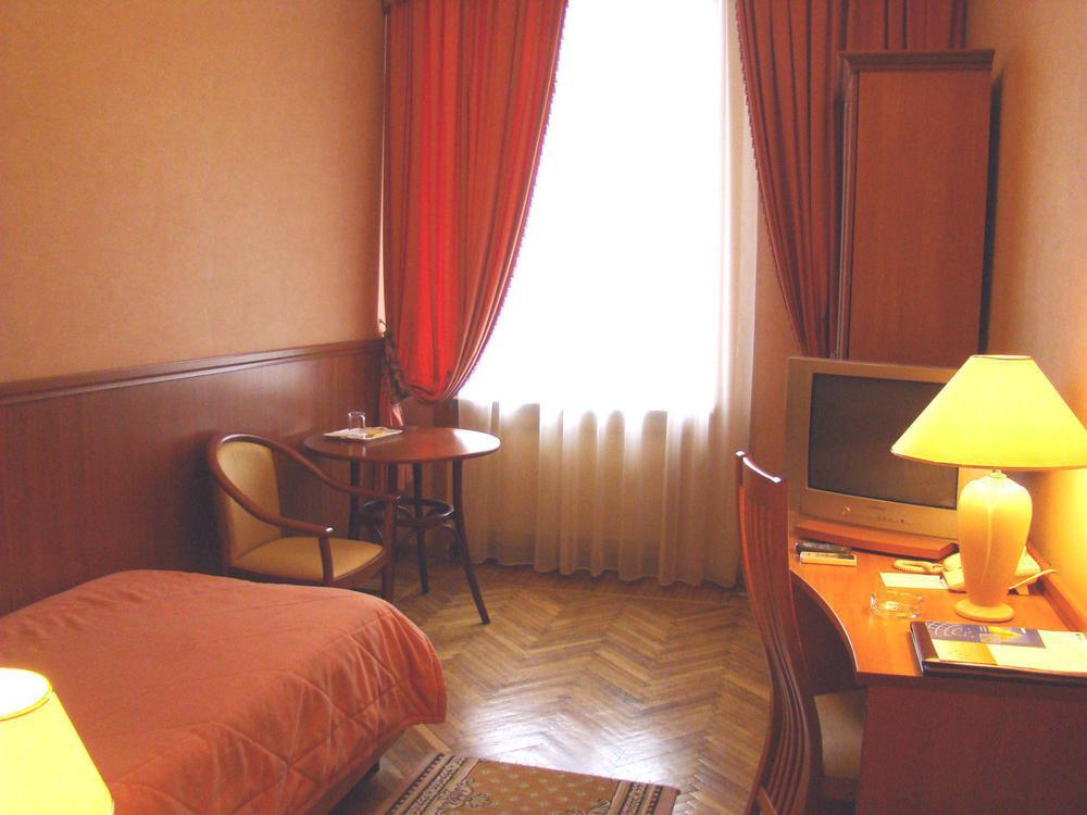 Peking Hotel Moscow Room photo